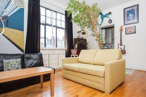 Living room - Unique, Quirky 1 Bed in Belsize Park (London)