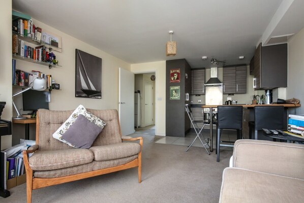 Apartment, 2 Bedrooms | Living room