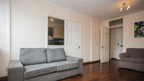 Unclassified image, 5 of 17, button - Spacious 1 Bed near Shepherds Bush (London)