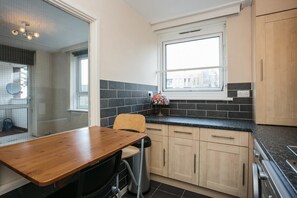 Apartment, 1 Bedroom | Private kitchen | Oven, stovetop, electric kettle