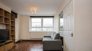 Unclassified image, 2 of 17, button - Spacious 1 Bed near Shepherds Bush (London)