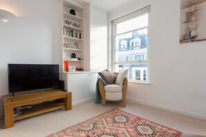 Appartement, 1 chambre | Salle de séjour | Télévision