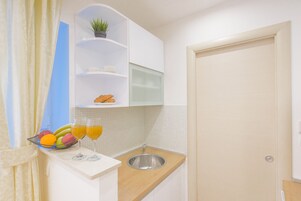 Apartment, 2 Twin Beds | Private kitchen