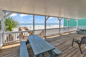 Outdoor dining - Sandy Bay, Oceanfront 4 Bed House (Murrells Inlet)