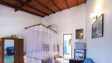 Χρηματοκιβώτιο στο δωμάτιο, ηχομόνωση, δωρεάν Wi-Fi, κλινοσκεπάσματα