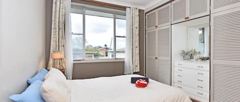 3 chambres, fer et planche à repasser, accès Internet, draps fournis