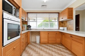 Coffee/tea maker, fridge, microwave, oven