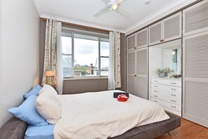 3 habitaciones, escritorio, tabla de planchar con plancha y wifi 