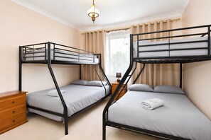 3 bedrooms, desk, iron/ironing board, WiFi