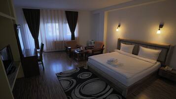 Deluxe-Doppelzimmer | 1 Schlafzimmer, hochwertige Bettwaren, Minibar, individuell dekoriert