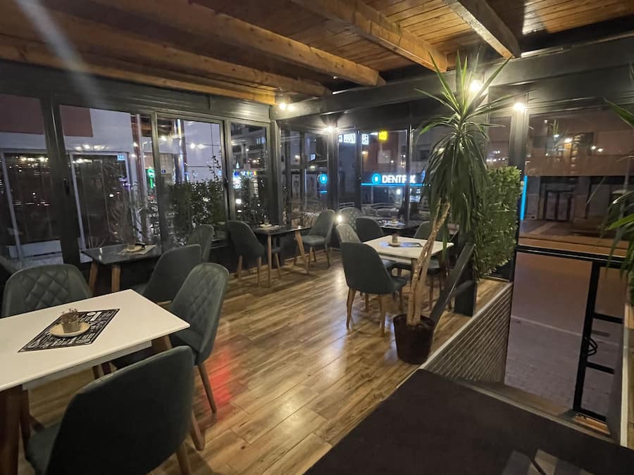 Breakfast, lunch, dinner served; local and international cuisine