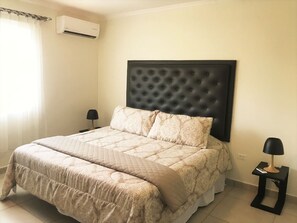 1 habitación, tabla de planchar con plancha, wifi gratis y ropa de cama 