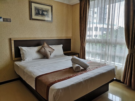 高级房, 1 张大床, 城市景观 | 办公桌、隔音、熨斗/熨板、免费 WiFi