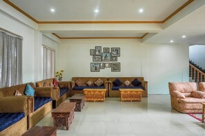 32-inch TV with satellite channels - Hotel Ladakh Imperial (Leh)