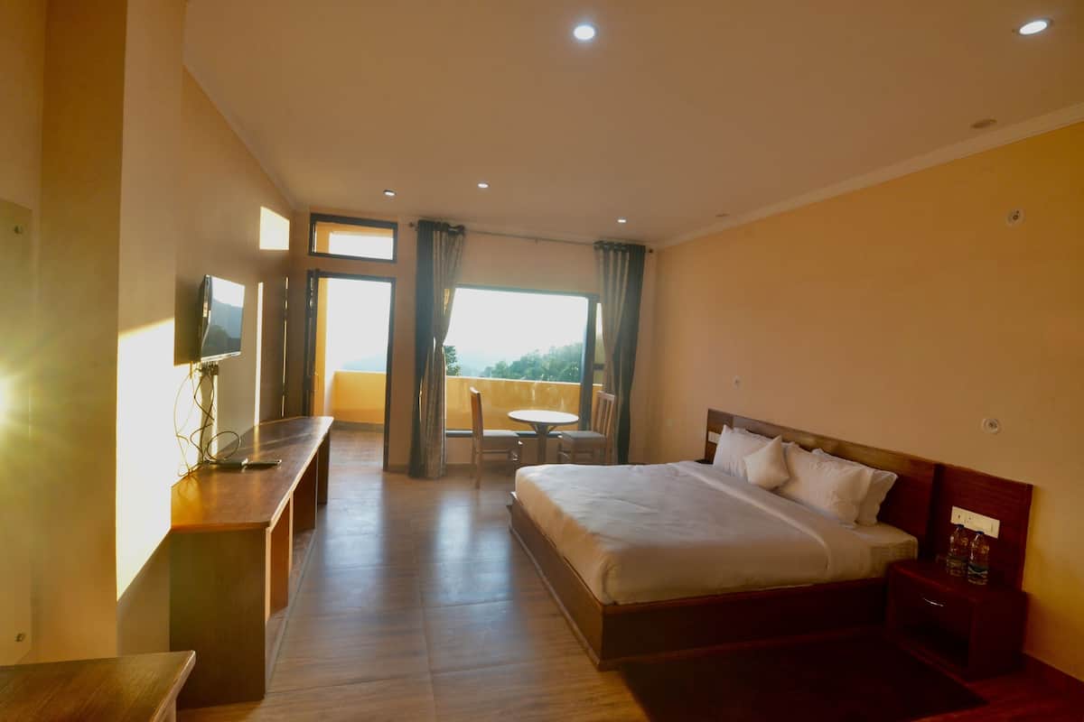 Premium Room, 1 Bedroom, Non Smoking, Mountain View | Rollaway beds, free WiFi