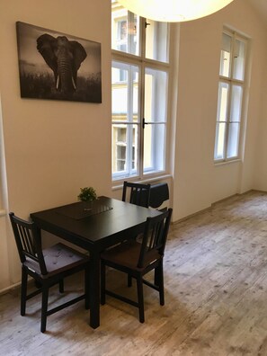 Apartamento clásico | Servicio de comidas en la habitación