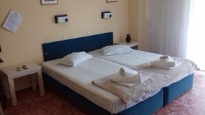 Dreibettzimmer | Hochwertige Bettwaren, kostenlose Babybetten, Zustellbetten