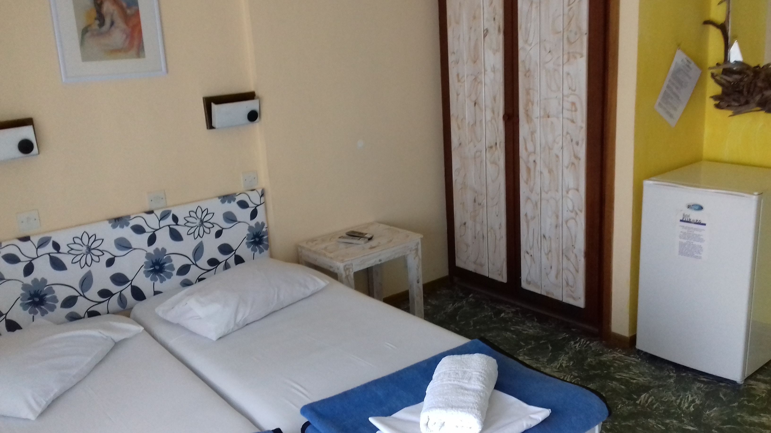 Zweibettzimmer | Hochwertige Bettwaren, kostenlose Babybetten, Zustellbetten