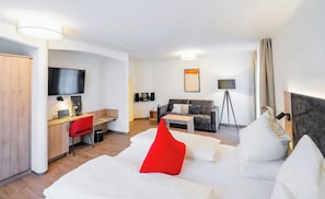 Suite Premium, terrazzo | 1 camera, una cassaforte in camera, con stile personalizzato