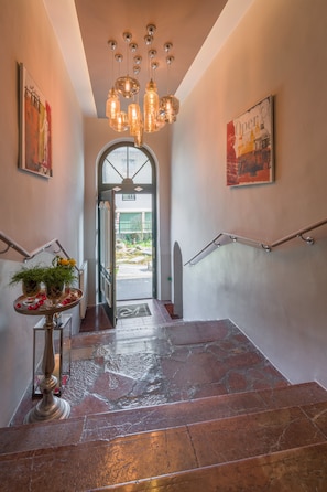 Doppia Economy | Ingresso interno