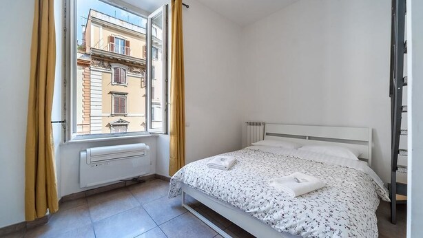 Desk, free WiFi, bed sheets - Sasa House (Rome)