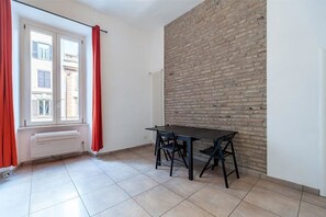 Dining - Sasa House (Rome)