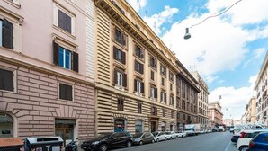 Exterior - Sasa House (Rome)