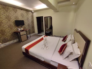 Deluxe Double Room | In-room safe, free WiFi, bed sheets