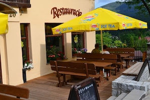 Breakfast, lunch, dinner served; local and international cuisine