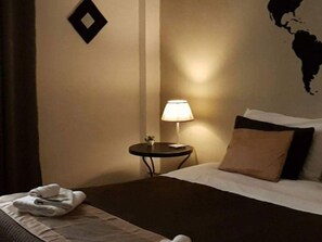 Phòng 4 | Bàn ủi/dụng cụ ủi quần áo, giường gấp/giường phụ (phụ phí)