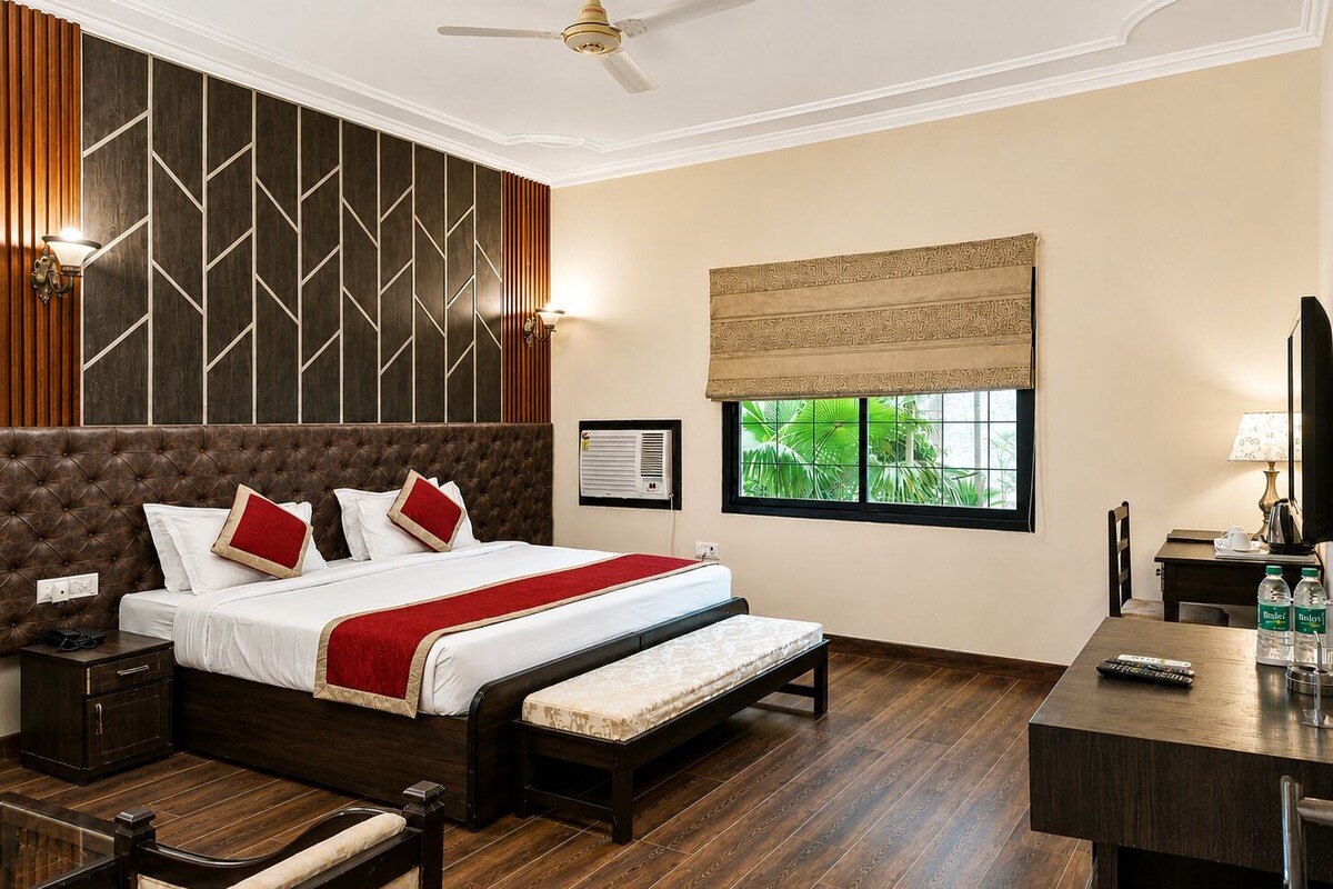 Quarto casal ou duplo premium, 1 cama de casal, banheiro privativo, vista para o jardim | Roupas de cama premium, escrivaninha, camas extras/dobráveis (sobretaxa)