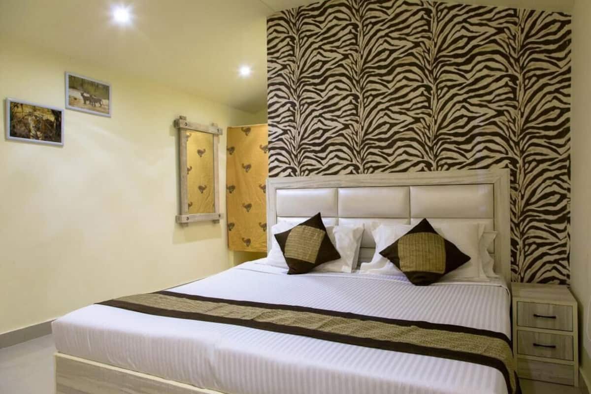 Premium bedding, desk, rollaway beds, free WiFi