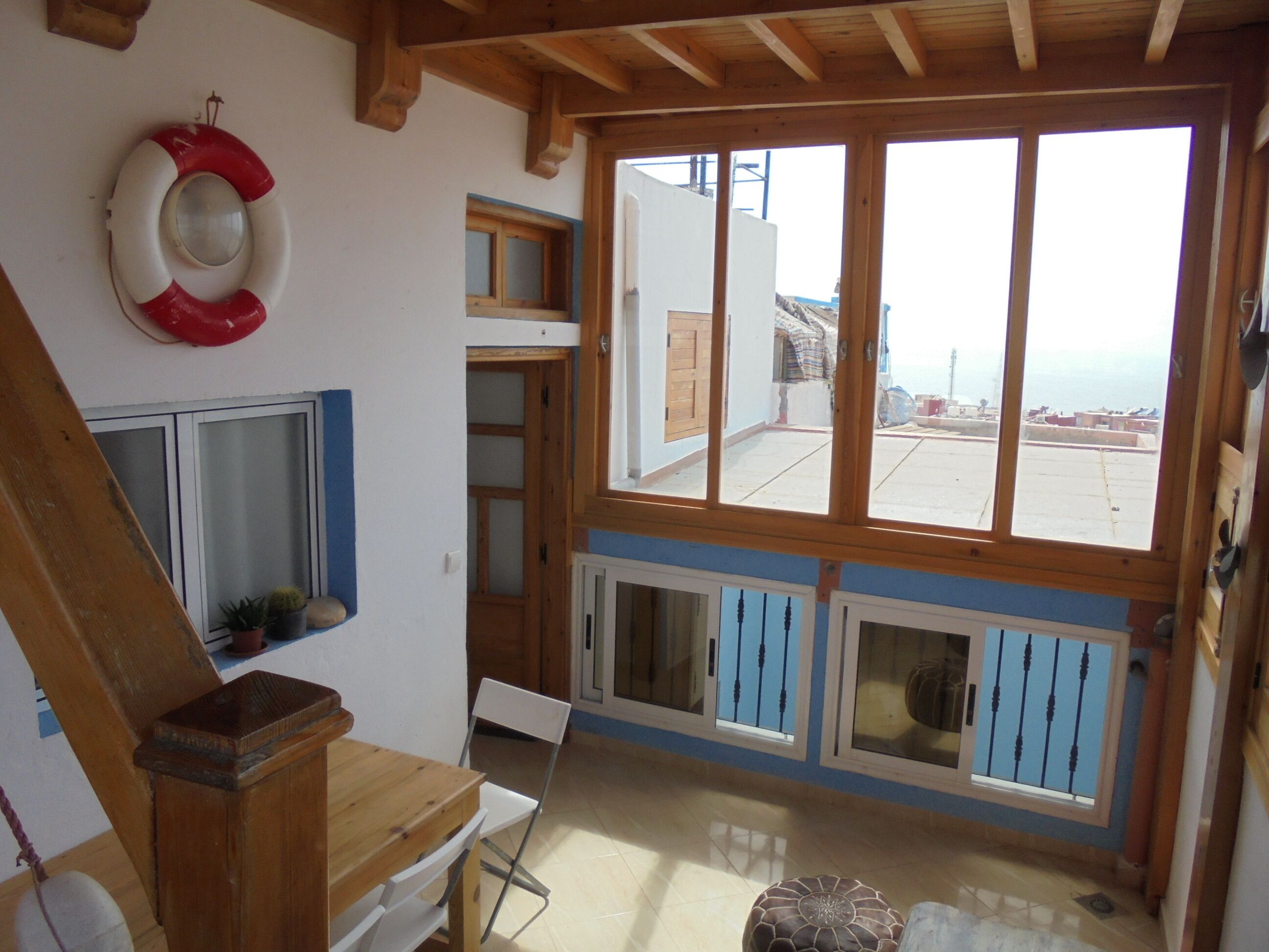 Penthouse de diseñador, vista a la playa, frente al océano | Terraza o patio