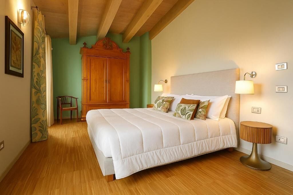 Kamar Superior | Selimut bulu angsa, minibar, tirai kedap cahaya, dan kedap suara