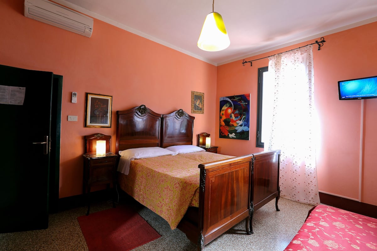 Eenvoudige loft (Albana) | Donzen dekbedden, een minibar, verduisterende gordijnen