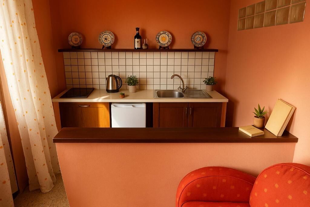 Loft Basic (Albana) | Dapur kecil pribadi | Lemari es kecil, ketel listrik, dan lemari pembeku