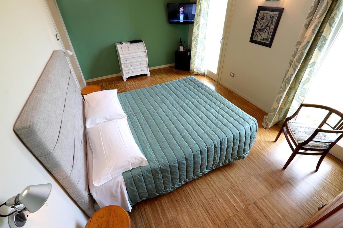 Junior Room, Accessible | Down duvets, minibar, blackout curtains, soundproofing