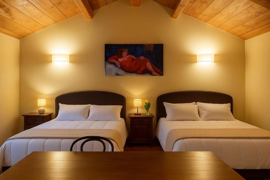 Loft Keluarga (Sala Rossa) | Selimut bulu angsa, minibar, tirai kedap cahaya, dan kedap suara