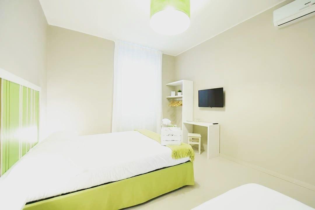 Comfort Triple Room | Desk, soundproofing, free cots/infant beds, free WiFi