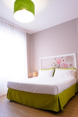 Desk, soundproofing, free cribs/infant beds, free WiFi - Myricae Affittacamere (Matera)