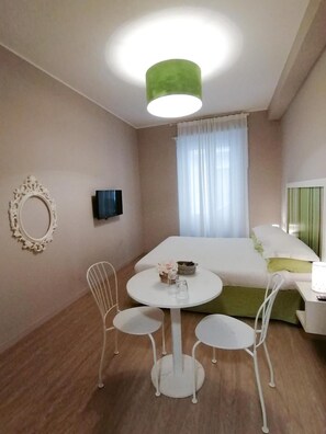 Desk, soundproofing, free cots/infant beds, free WiFi - Myricae Affittacamere (Matera)