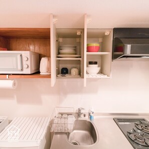 Comfort Studio, 1 Bedroom, Kitchenette, City View | Private kitchen | Fridge, microwave, oven, stovetop