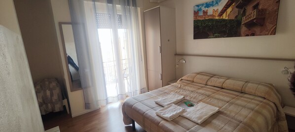 Standard Double Room | In-room safe, desk, free WiFi, bed sheets - Vroom510 (Verona)