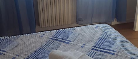 Standard-Doppelzimmer | Zimmersafe, Schreibtisch, kostenloses WLAN, Bettwäsche