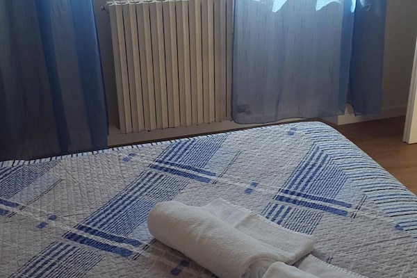 Chambre Double Standard | Coffres-forts dans les chambres, bureau, Wi-Fi gratuit, draps fournis