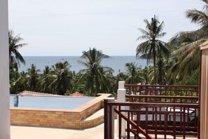 Family 3-Bedroom Villa with Sea View | Terrace/patio - Villa Moore (Koh Tao)