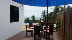 Family 3-Bedroom Villa with Sea View | Terrasse/gårdhave