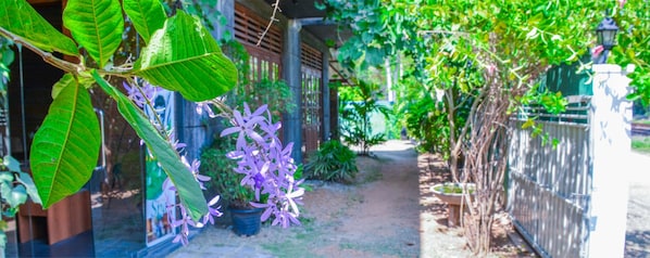 Front of property - Raj Mahal Inn (Wadduwa)