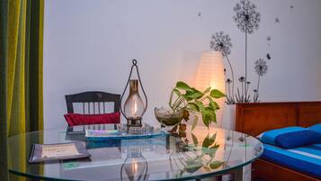 Standard Room, 1 Queen Bed, Private Bathroom, Garden View