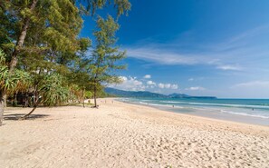 บนชายหาด